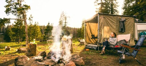 Wie gehe ich mit der Periode im Urlaub oder beim Camping um