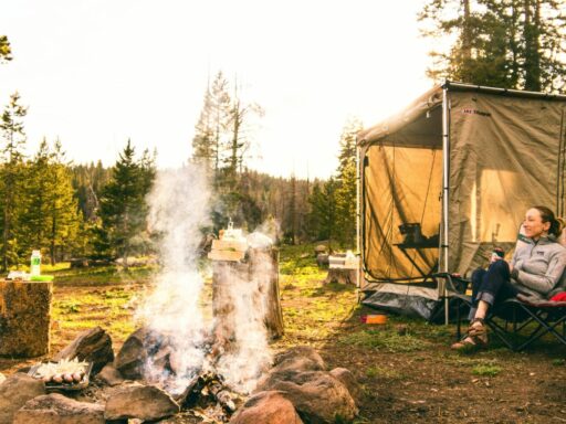 Wie gehe ich mit der Periode im Urlaub oder beim Camping um